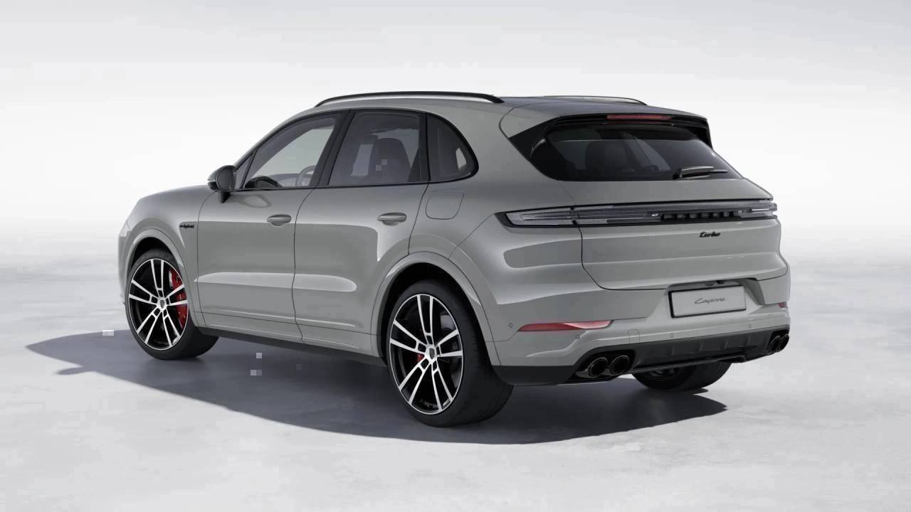 2025 Porsche Cayenne Turbo E-Hybrid photo 3