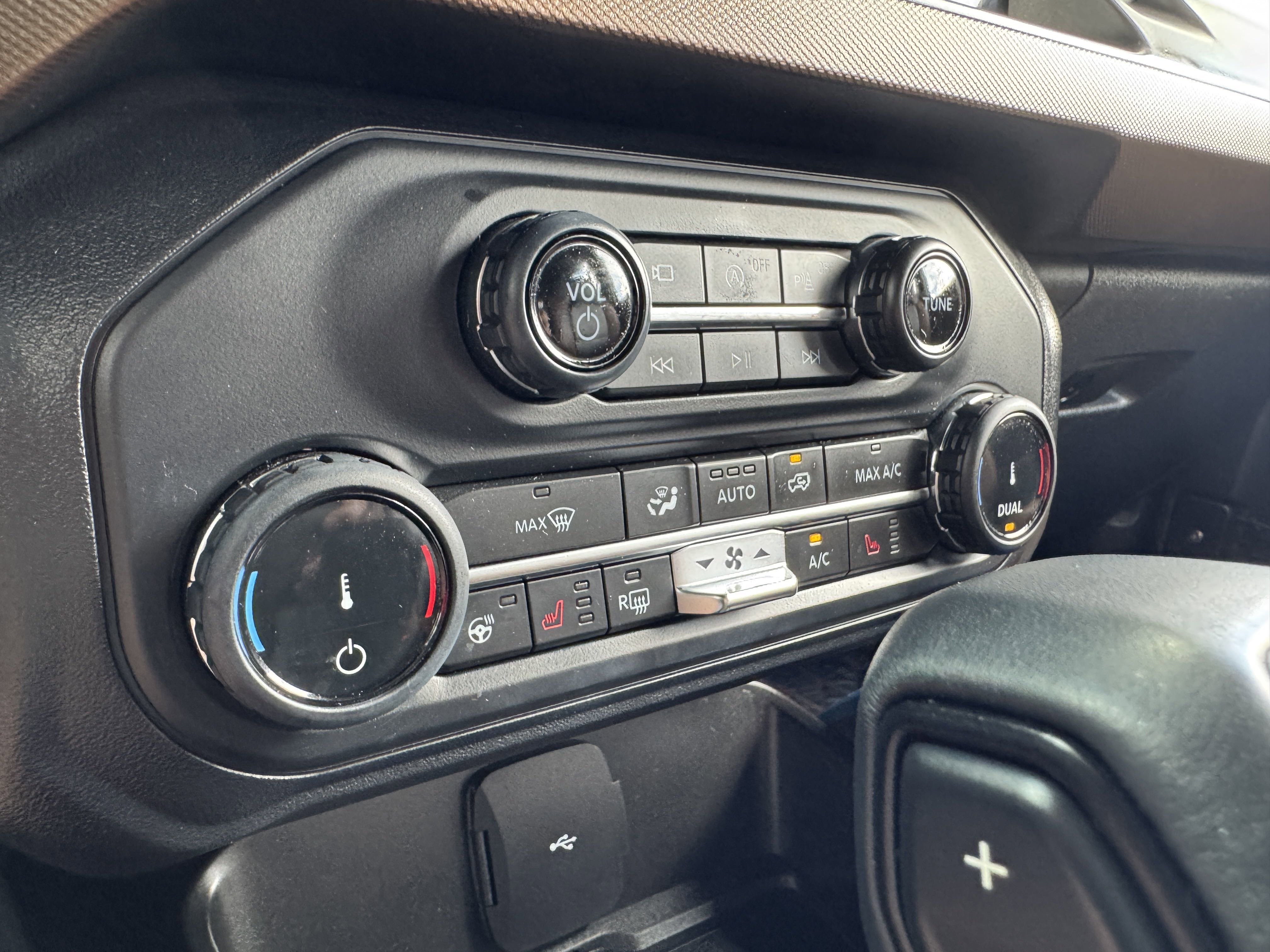 2022 Ford Bronco Outer Banks photo 3