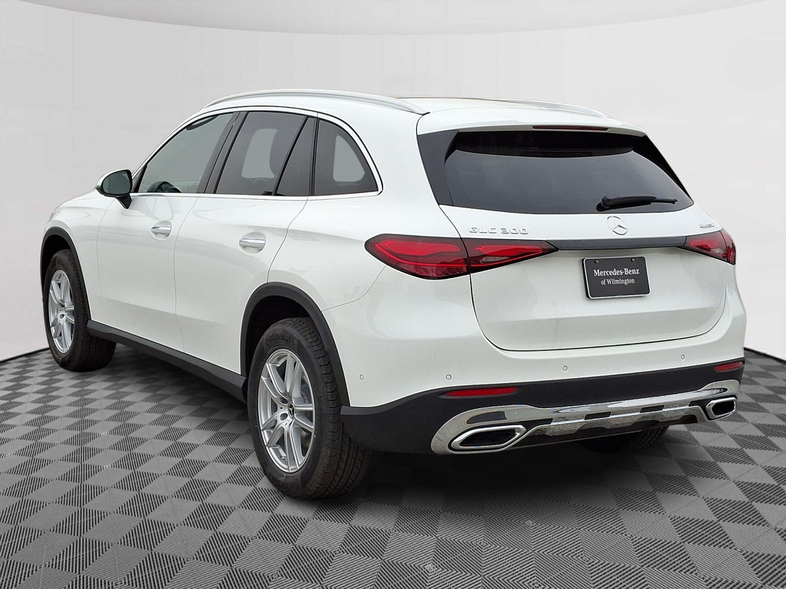 2025 Mercedes Benz GLC 300 4MATIC photo 3