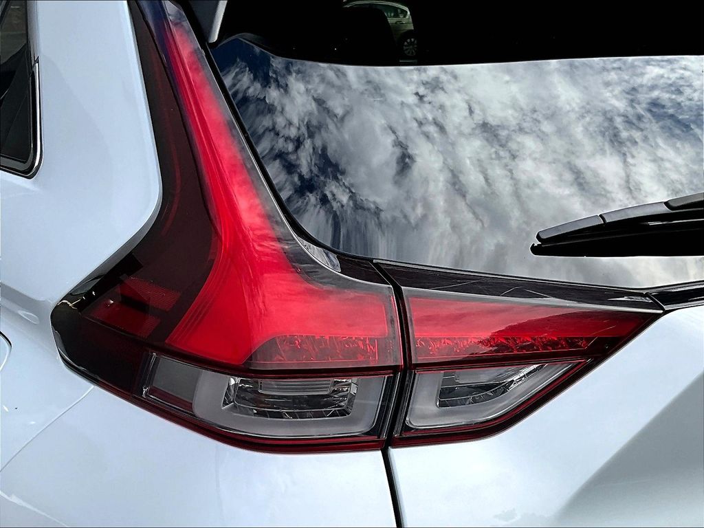 2023 Mitsubishi Eclipse Cross LE photo 24