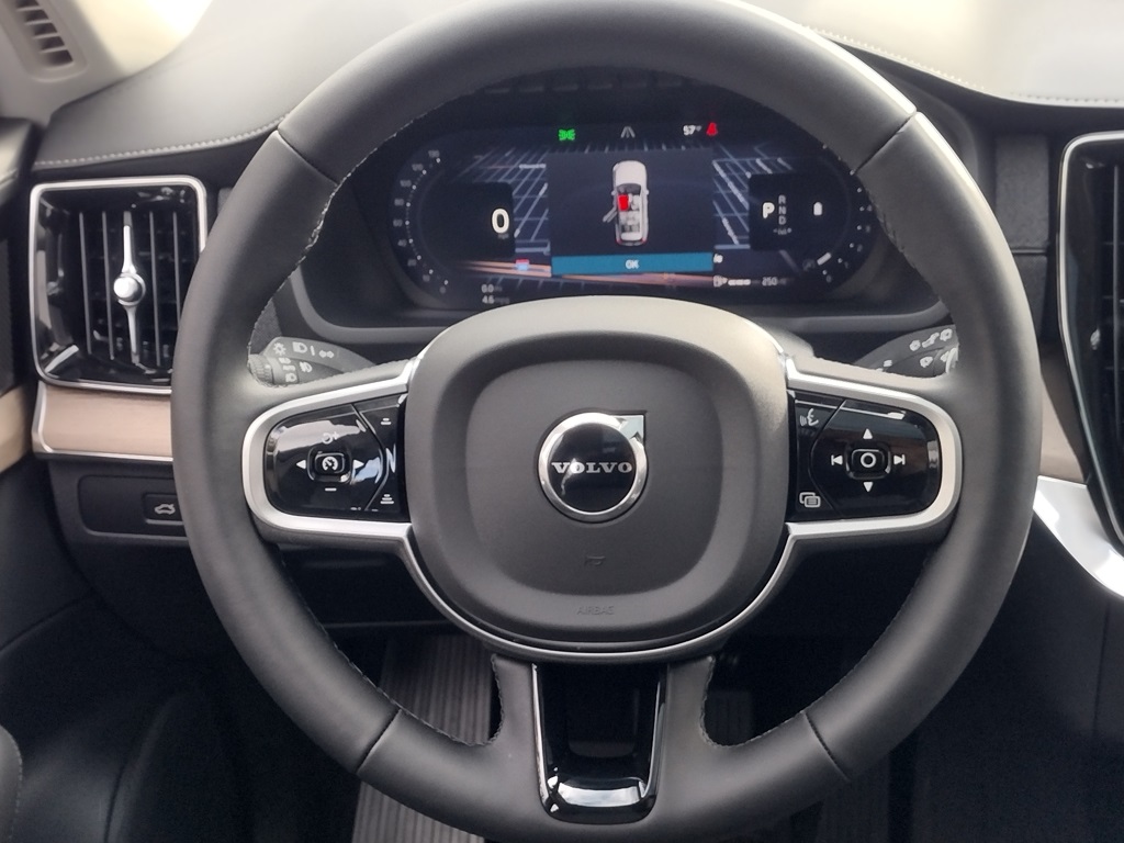 2026 VOLVO XC90 - Image 23