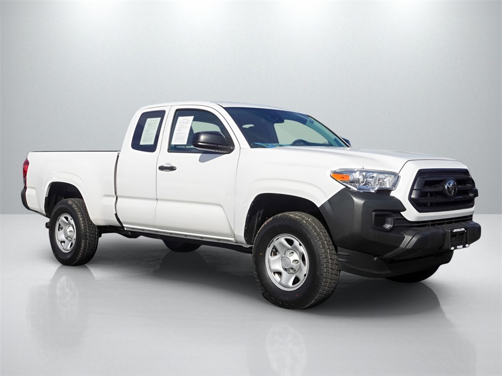 2022 Toyota Tacoma SR photo 2