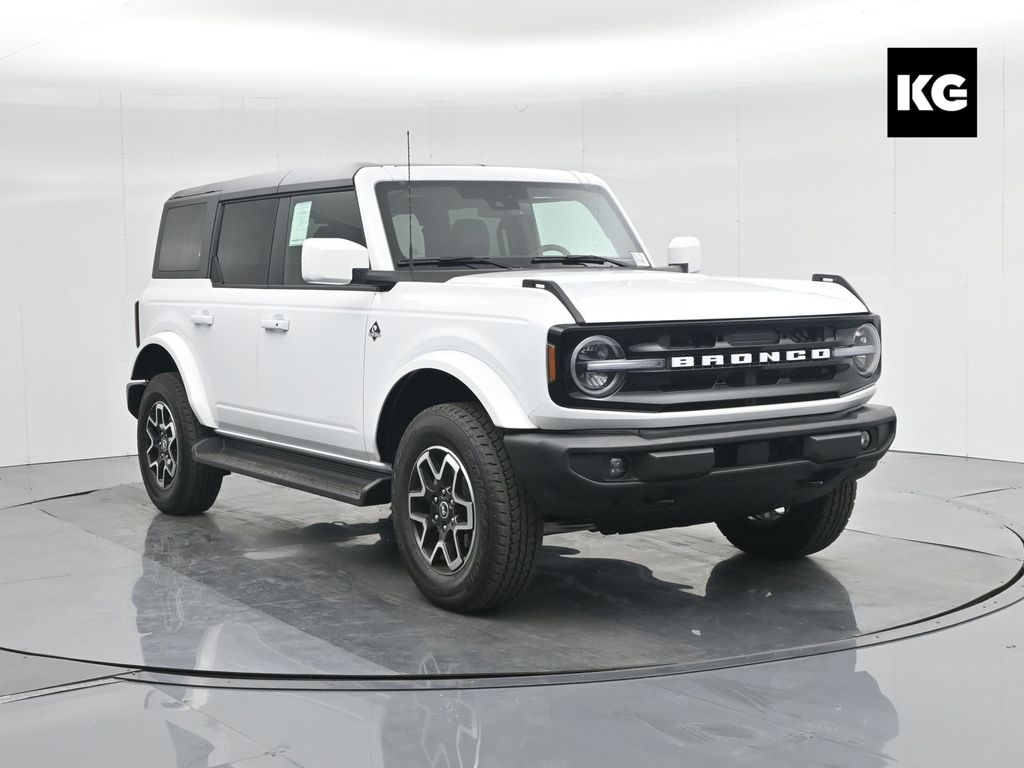 2025 Ford Bronco 4-Door Outer Banks's photo