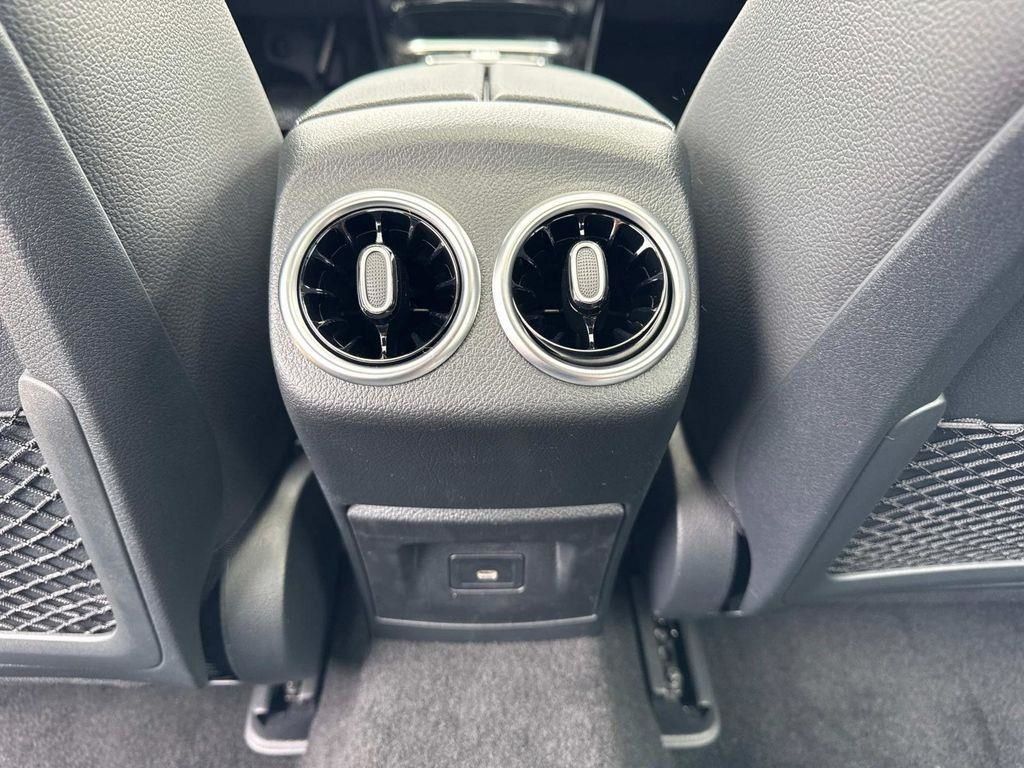 2024 Mercedes Benz CLA 250 4MATIC photo 8