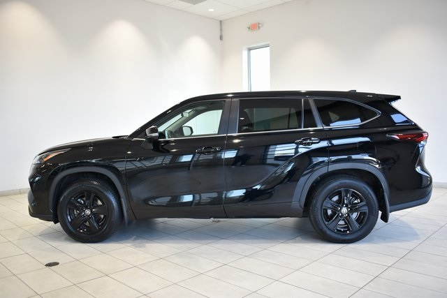 2024 Toyota Highlander LE photo 5