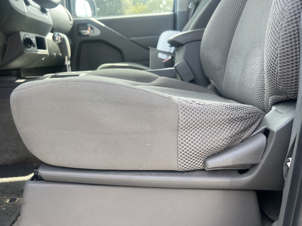 2015 Nissan Frontier SV photo 23
