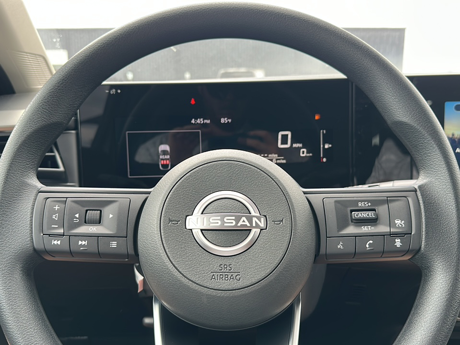2025 Nissan Kicks SV photo 6