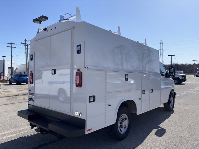2024 Chevrolet Express Cutaway 3500 photo 4