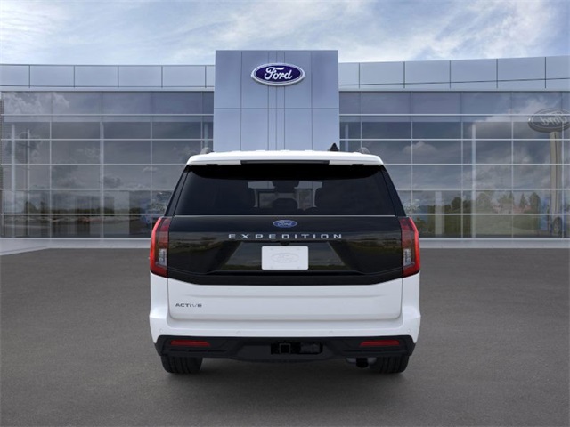 2025 Ford Expedition photo 3
