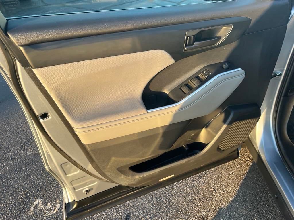 2023 Toyota Highlander LE Limited photo 18