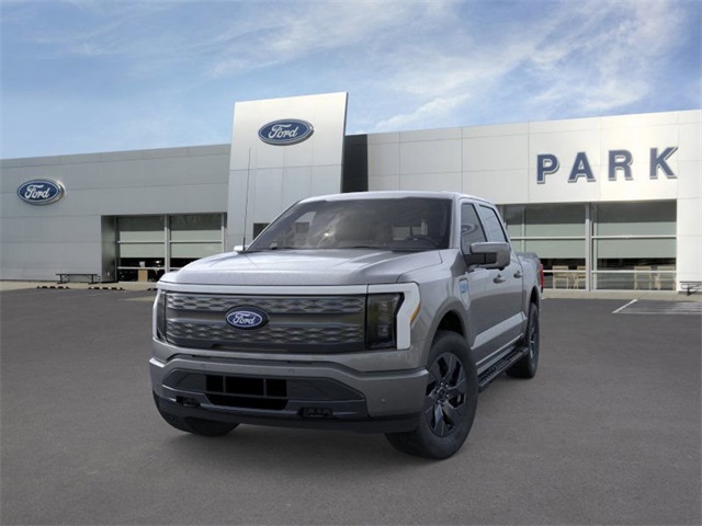 2025 Ford F-150 Lightning Lariat photo 2