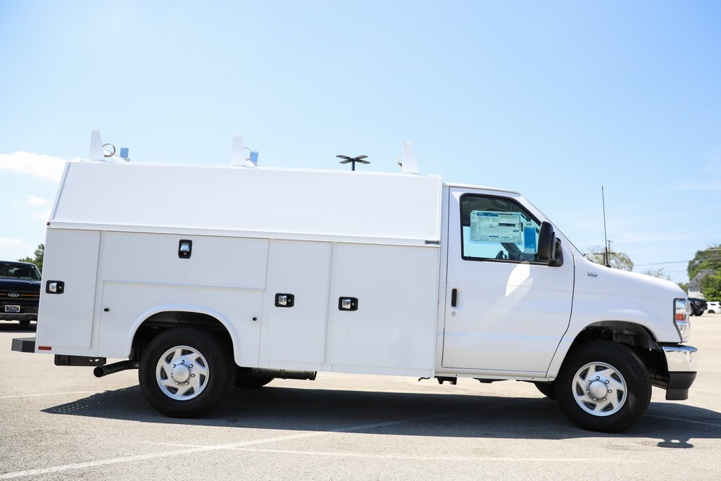 2025 Ford E-350 Base photo 8