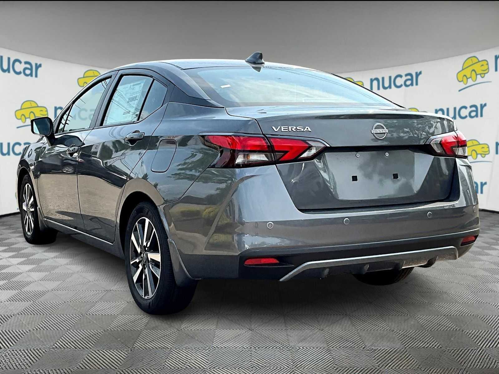 2025 Nissan Versa SV photo 4