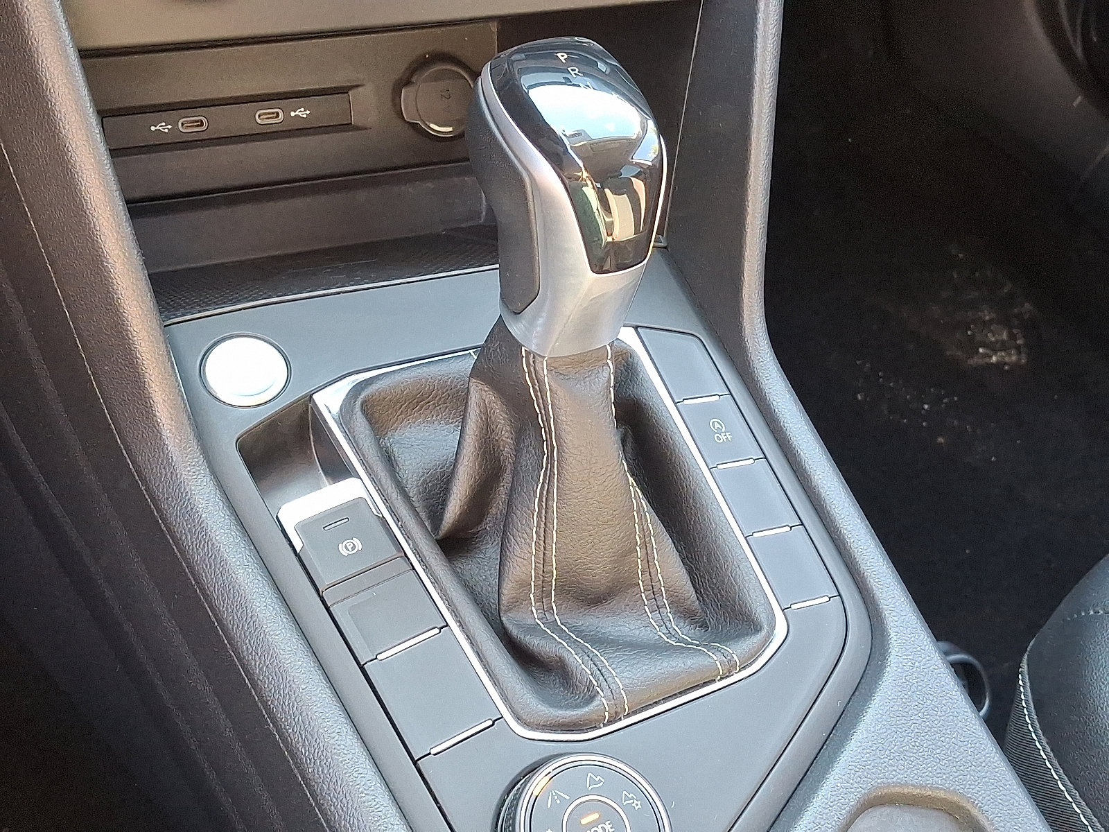 2022 Volkswagen Taos SE photo 11