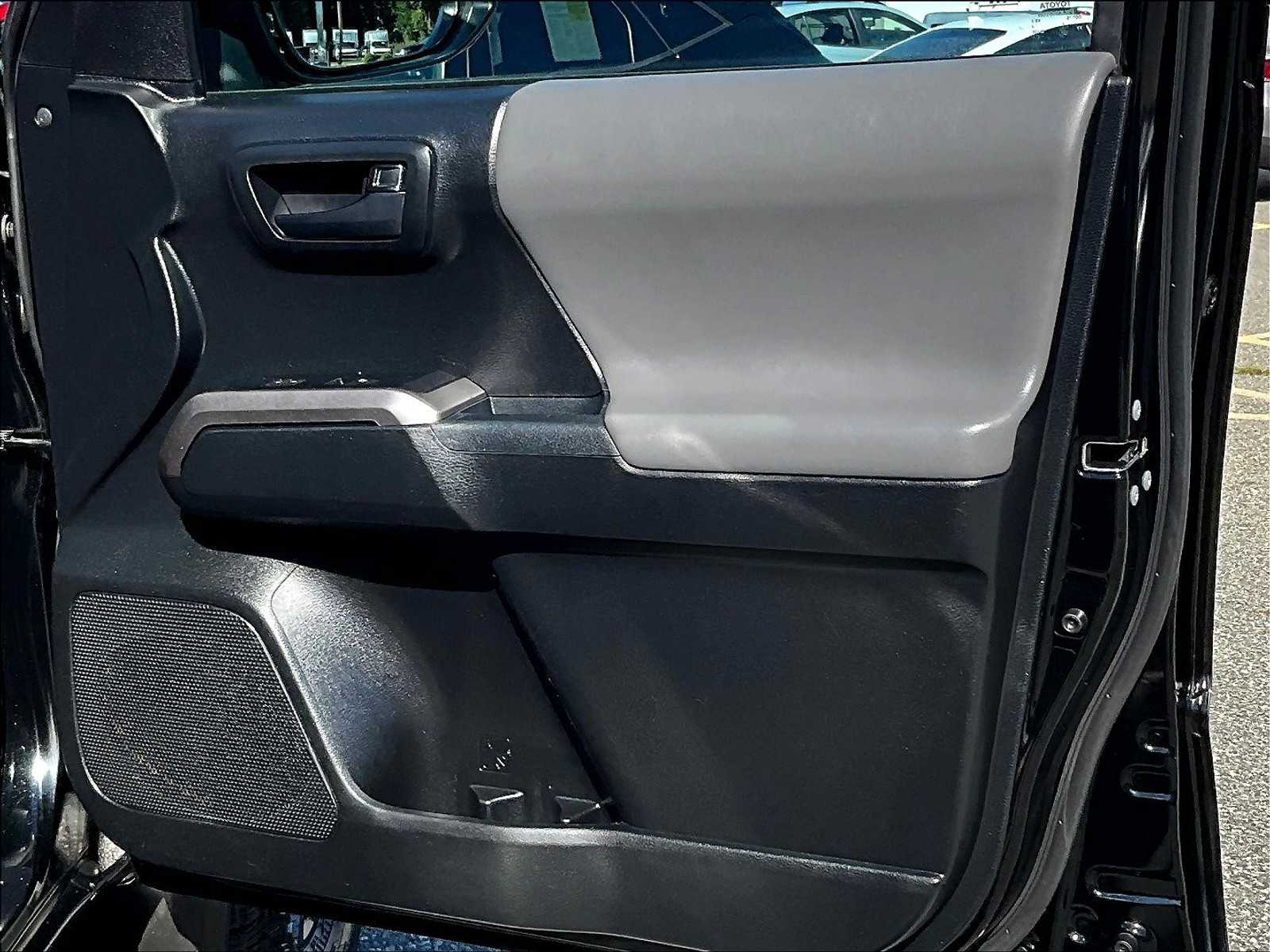 2021 Toyota Tacoma SR5 photo 12