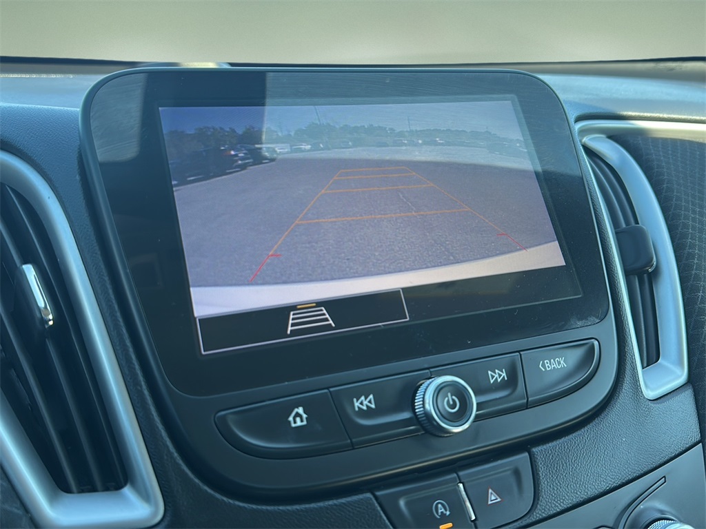 2022 Chevrolet Malibu LS photo 9