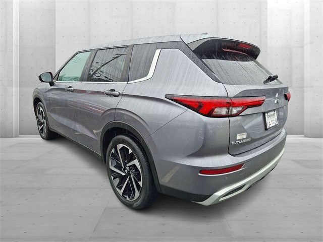 2022 Mitsubishi Outlander SE photo 2