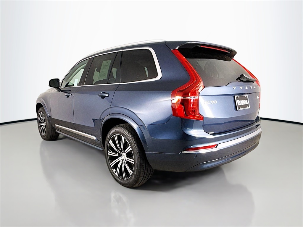2025 Volvo XC90 Core photo 4