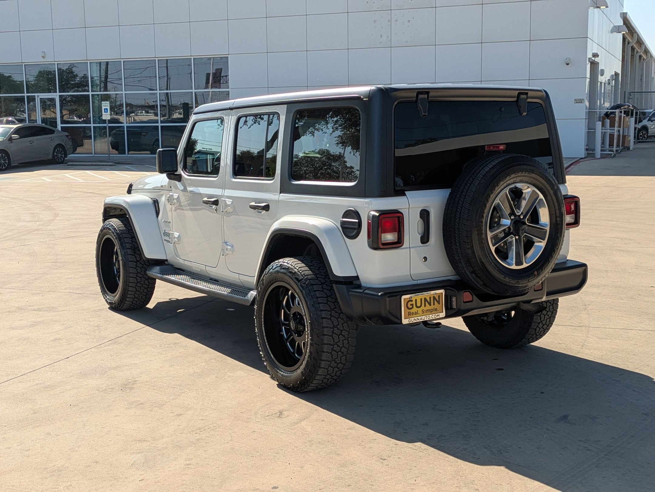2019 Jeep Wrangler Unlimited Sahara photo 5