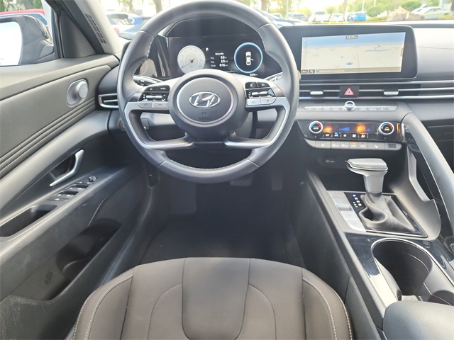 2023 Hyundai Elantra SEL photo 10