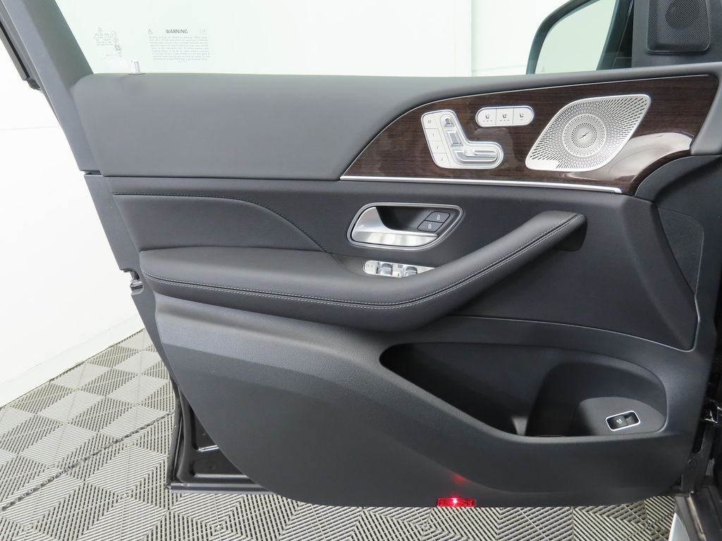 2025 Mercedes Benz GLS 450 4MATIC photo 25