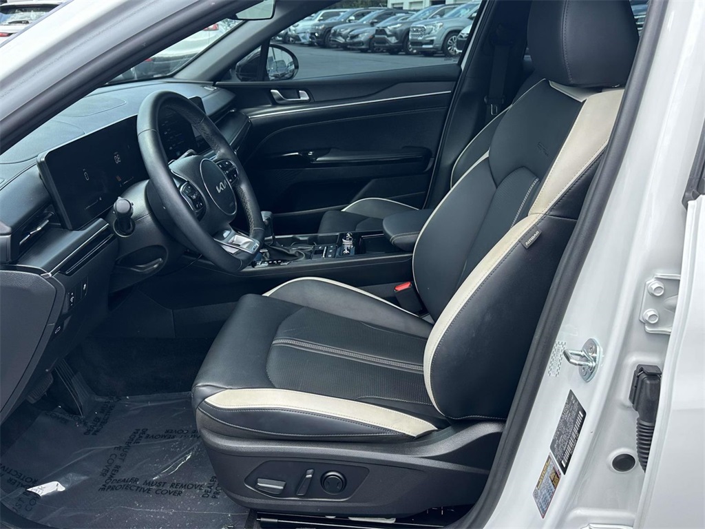 2025 Kia K5 GT-Line photo 4