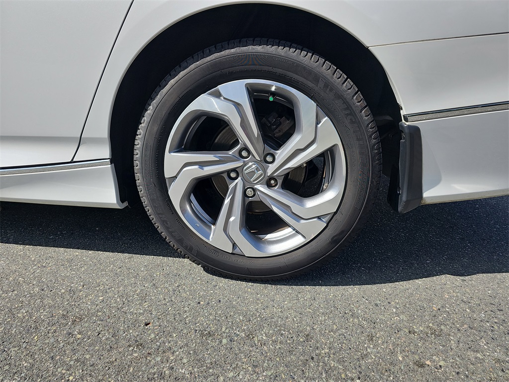 2019 Honda Accord EX photo 28