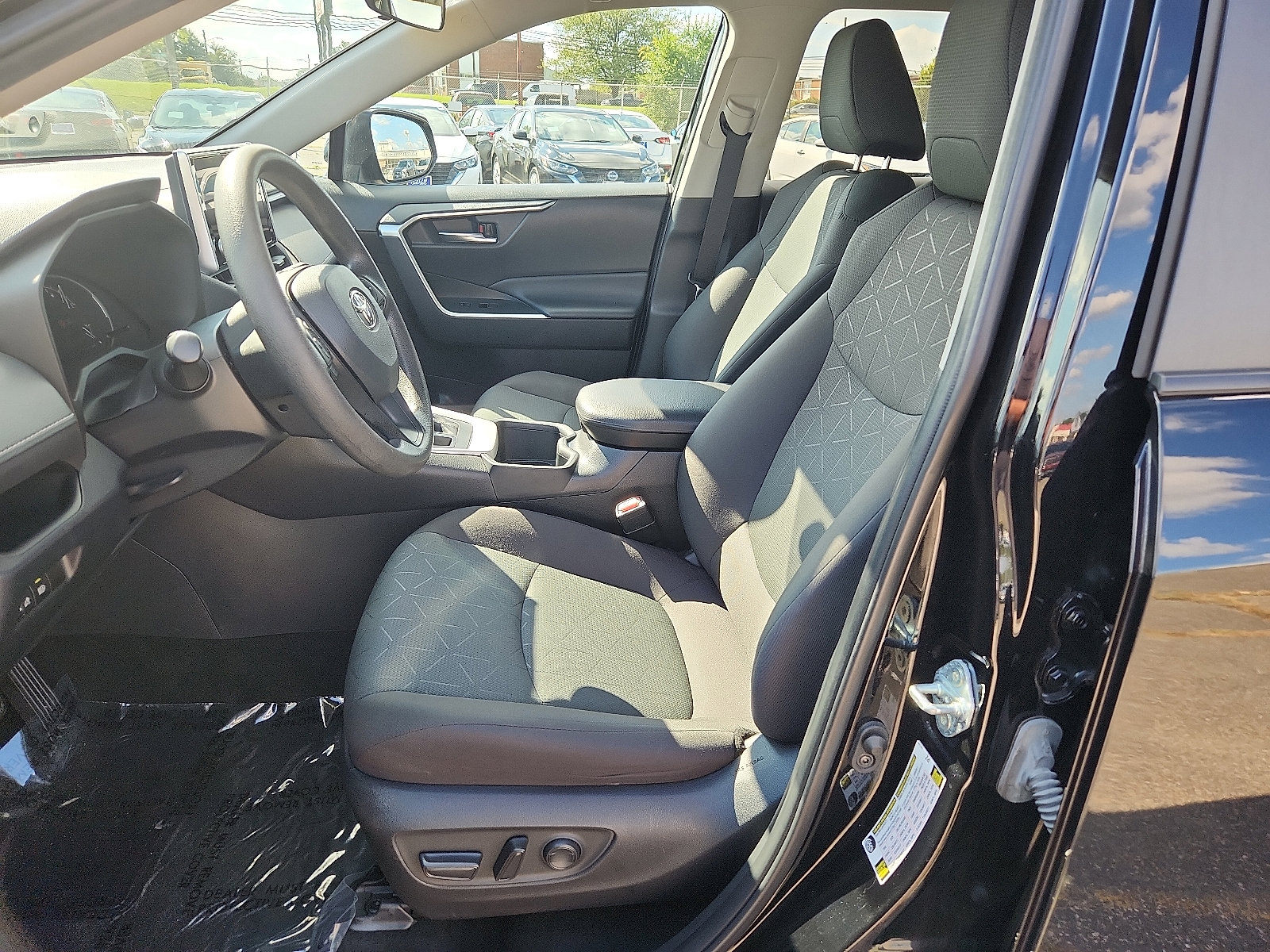 2024 Toyota RAV4 XLE photo 12