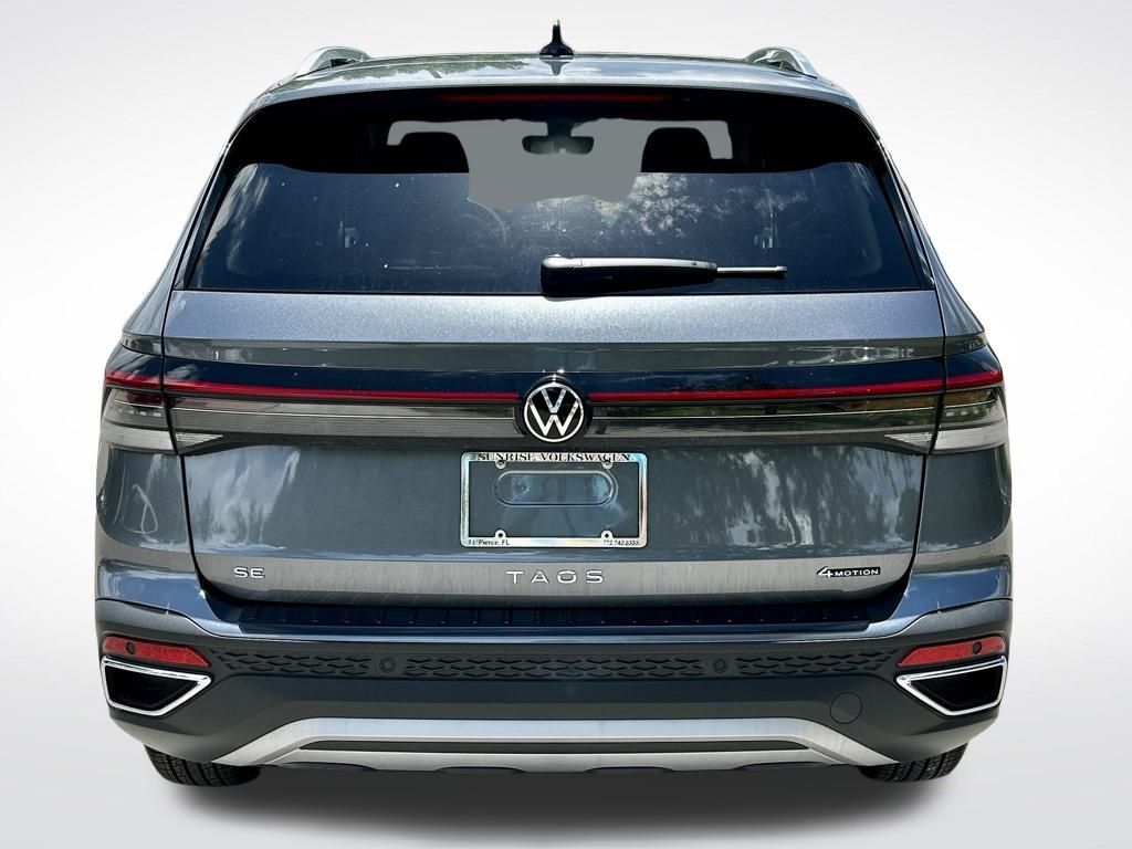 2025 Volkswagen Taos SE photo 4