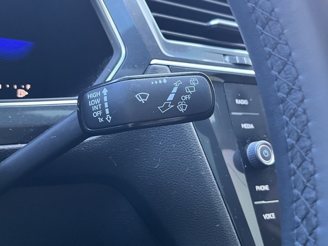 2022 Volkswagen Tiguan SE R-Line Black photo 35