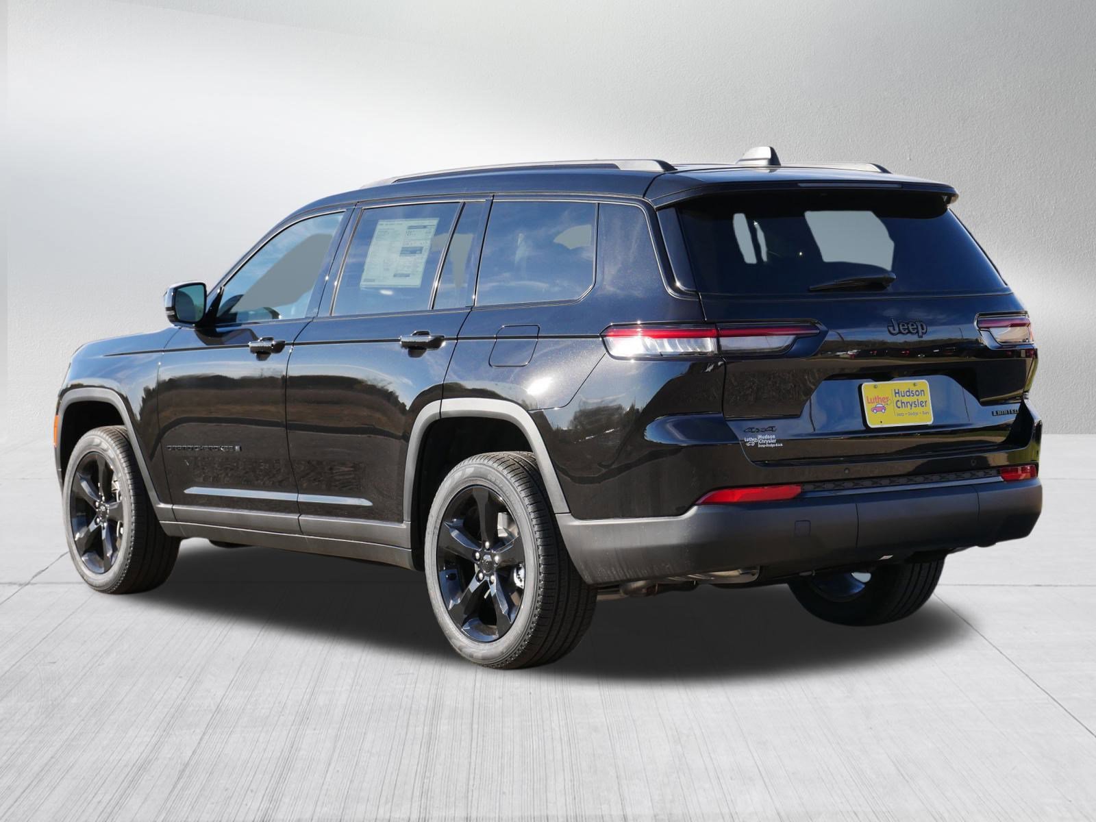 2025 Jeep Grand Cherokee Limited photo 2