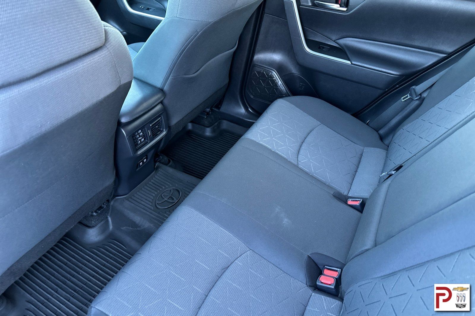 2020 Toyota RAV4 Hybrid XLE photo 12