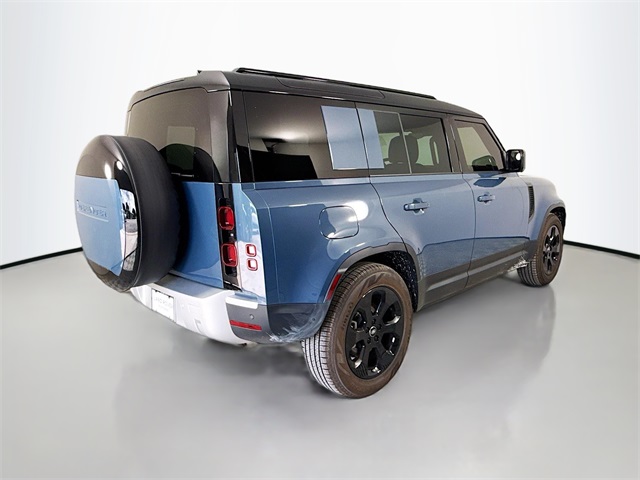2025 Land Rover Defender 110 S photo 5