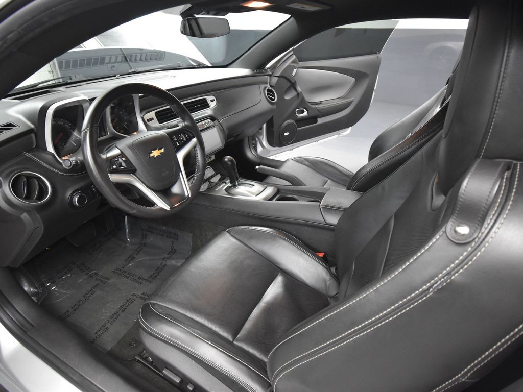 2013 Chevrolet Camaro 2LT photo 19