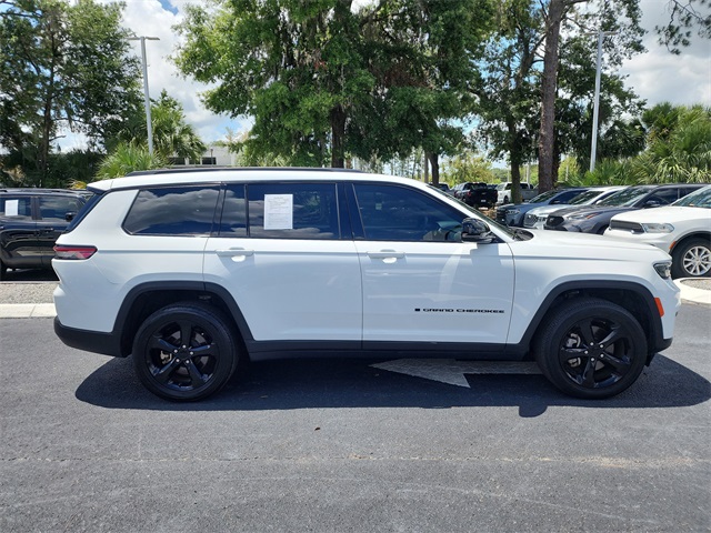 2023 Jeep Grand Cherokee Laredo Altitude photo 2