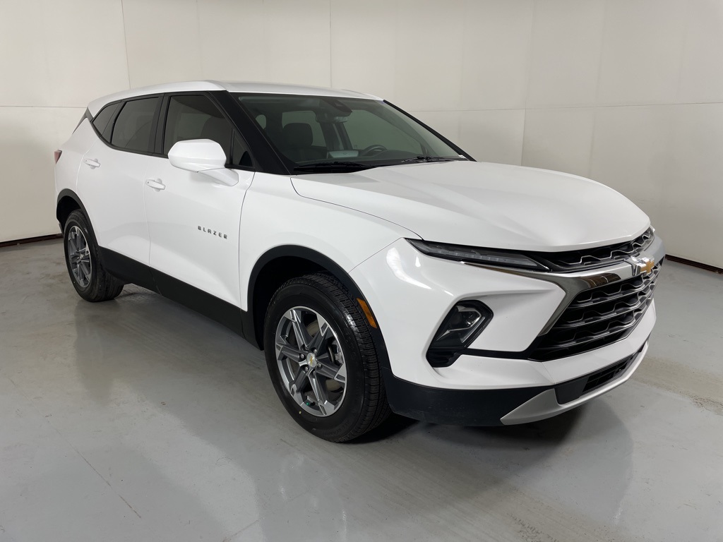 2024 Chevrolet Blazer 2LT photo 2