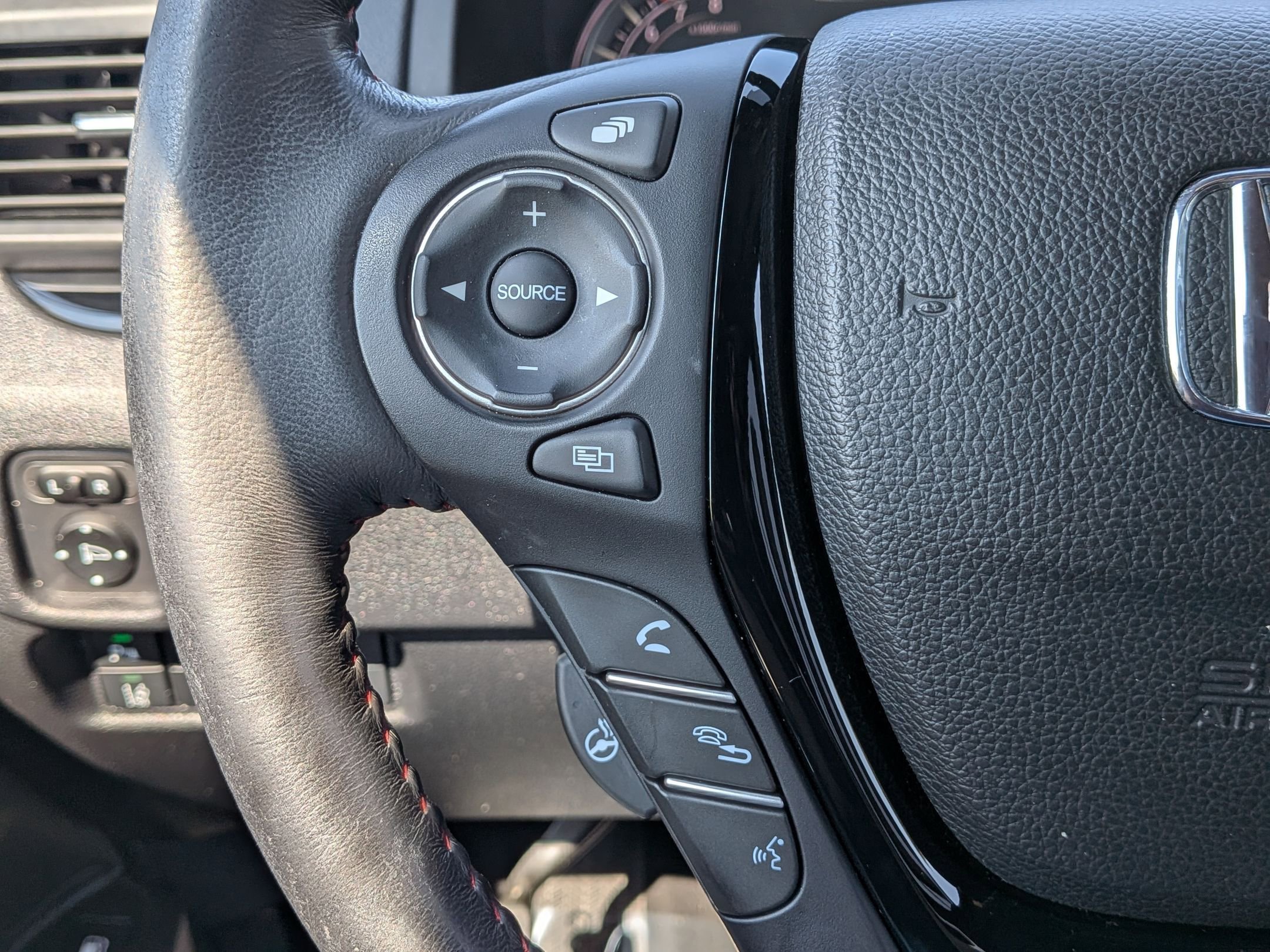 2019 Honda Ridgeline Black Edition photo 14