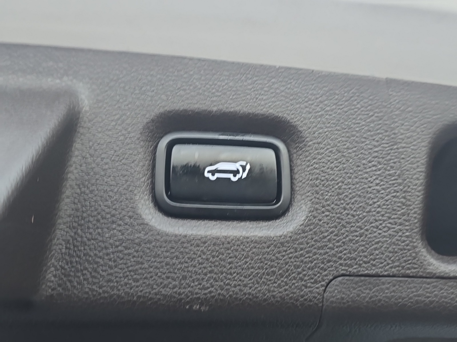 2020 Hyundai Santa Fe Limited photo 31