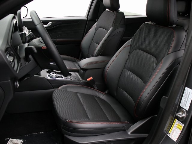 2026 Ford Escape ST-Line photo 4