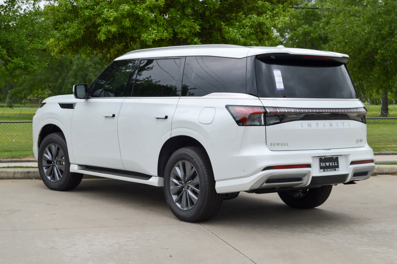 2025 Infiniti QX80 Pure photo 4