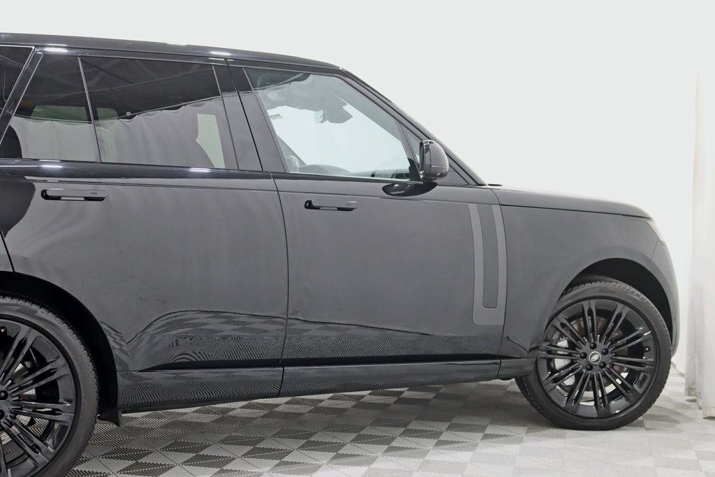 2023 Land Rover Range Rover SE photo 10