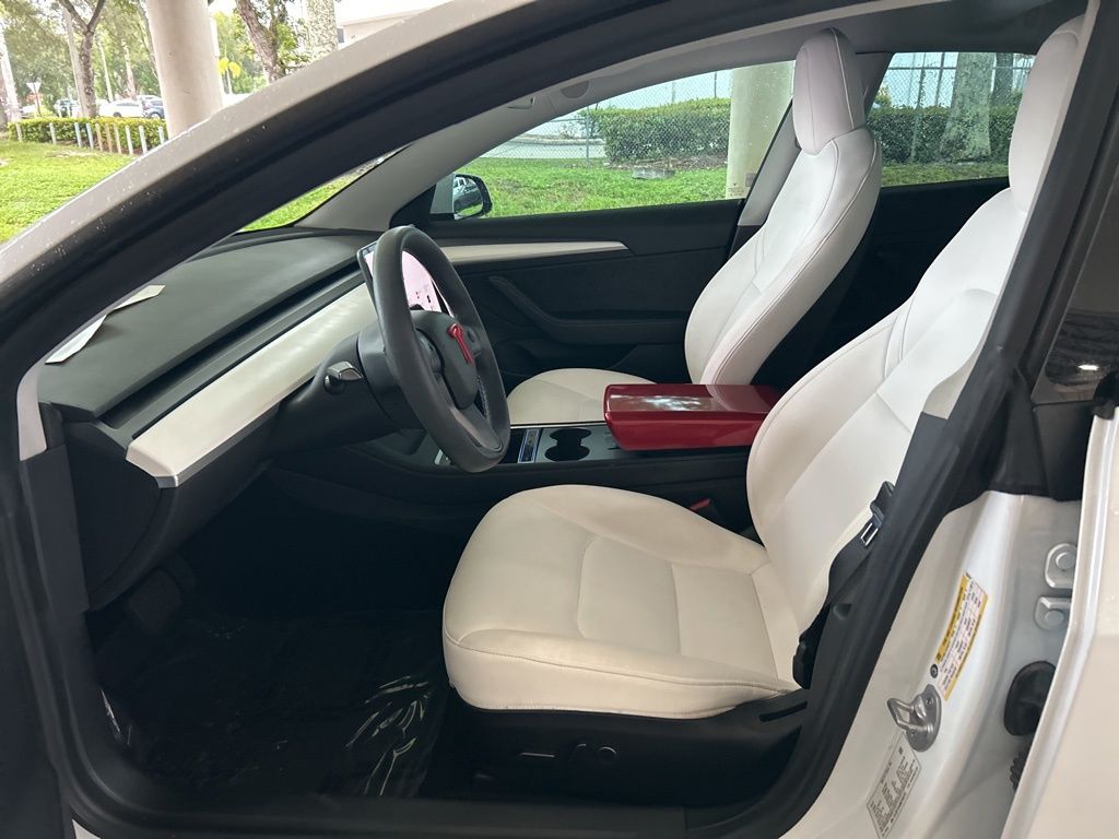 2021 Tesla Model 3 Standard Range Plus photo 4