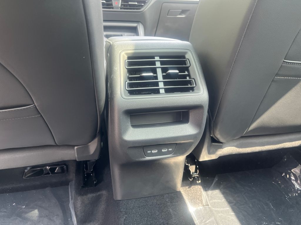 2025 Volkswagen Tiguan SE photo 18