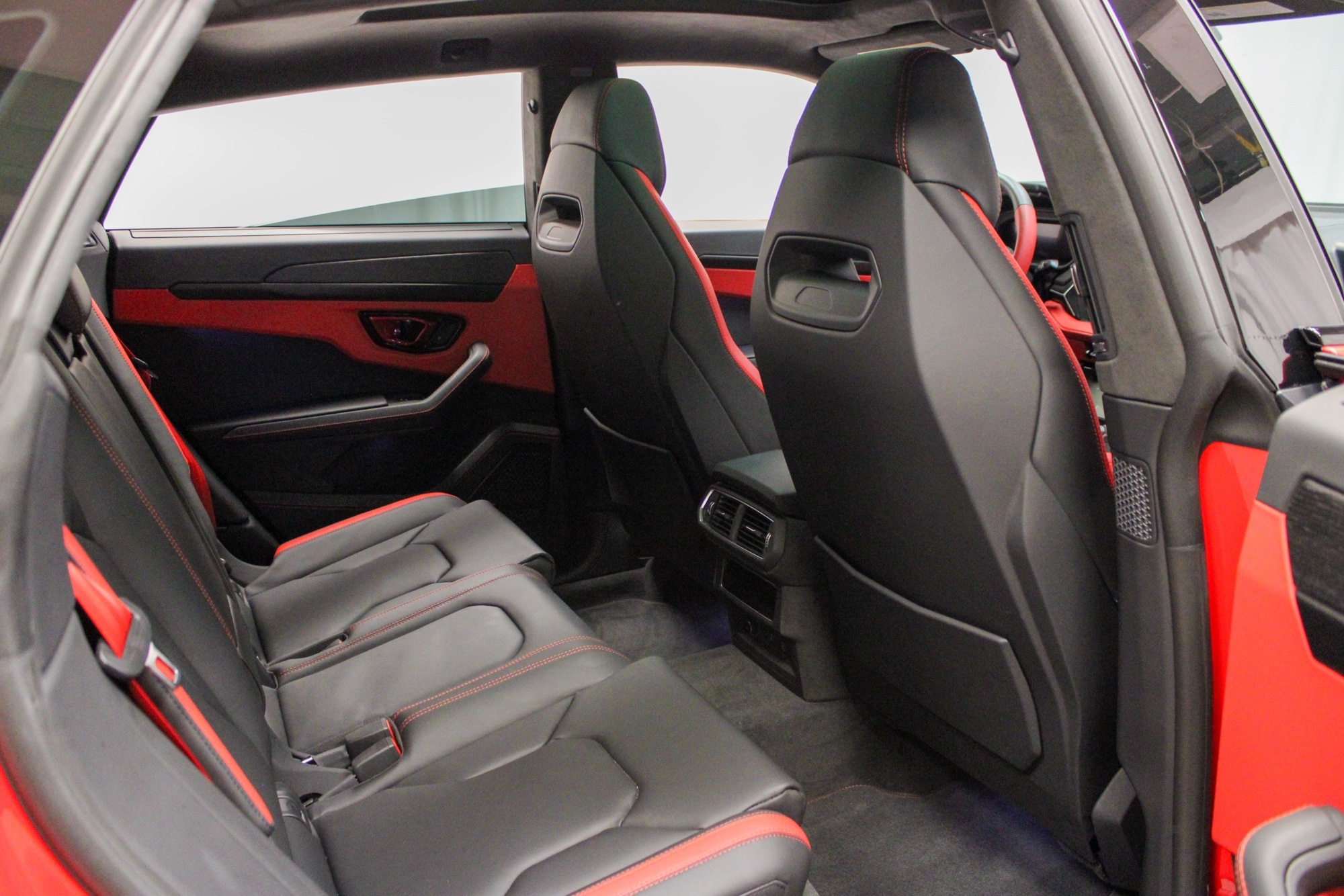 2025 Lamborghini Urus SE photo 36
