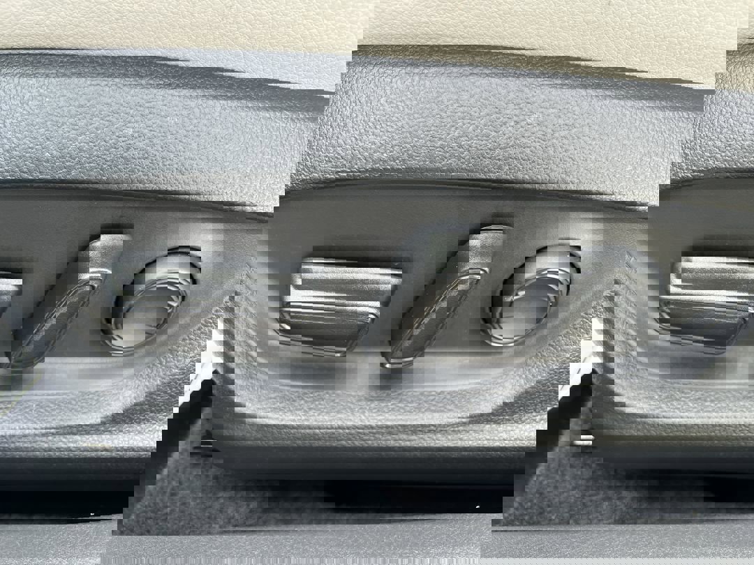 2023 Toyota Camry SE photo 14