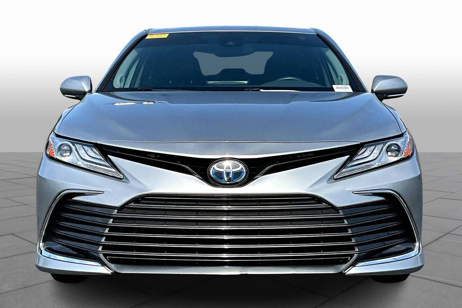 Image 2 of Pre-Owned 2022 2022 Toyota Camry Hybrid XLE With Navigation