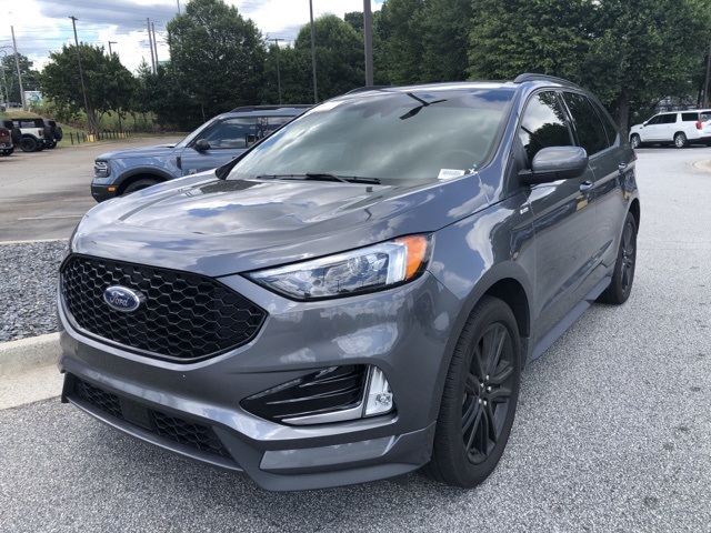 2022 Ford Edge ST photo 2