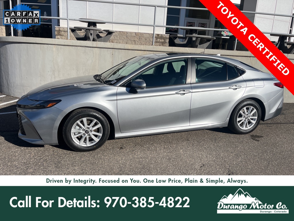 2025 Toyota Camry LE's photo