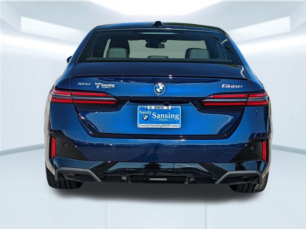 2026 Bmw 550e xDrive photo 4