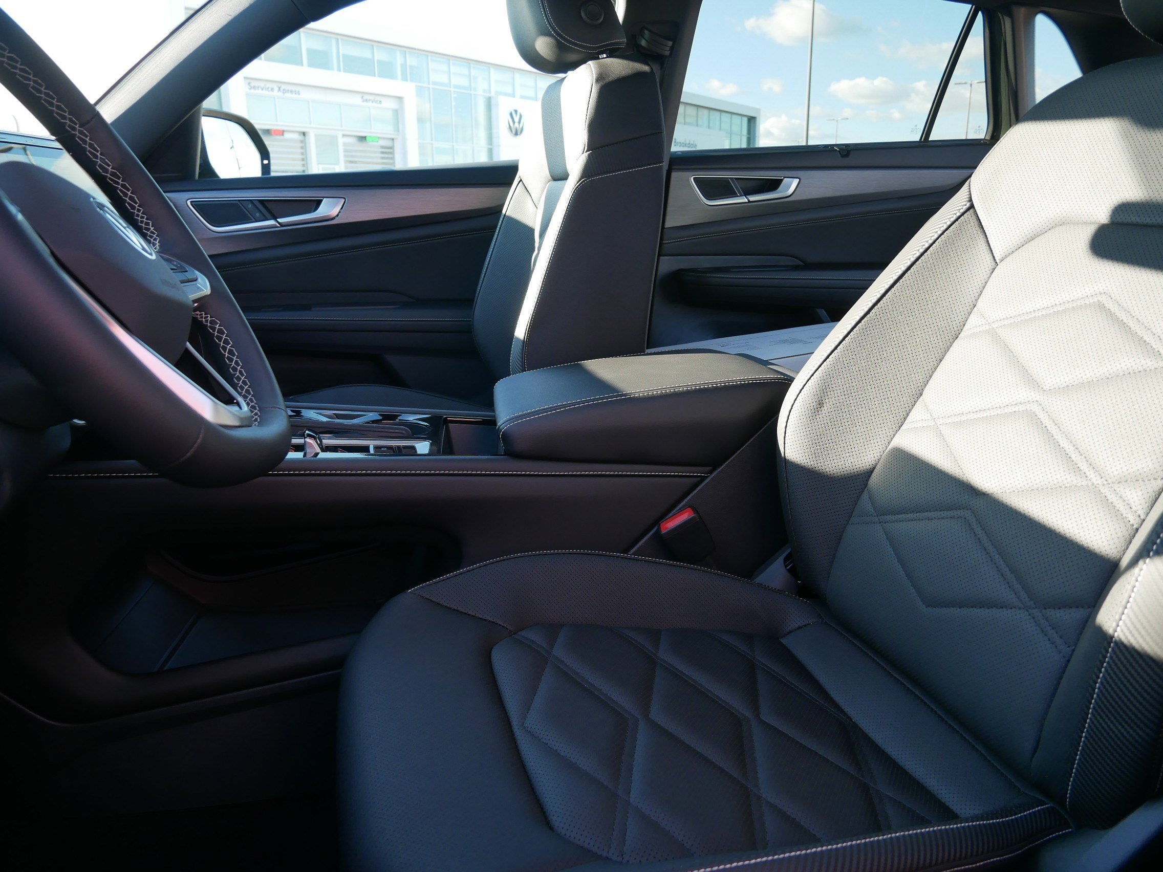 2026 Volkswagen Atlas Cross Sport SE Technology photo 3